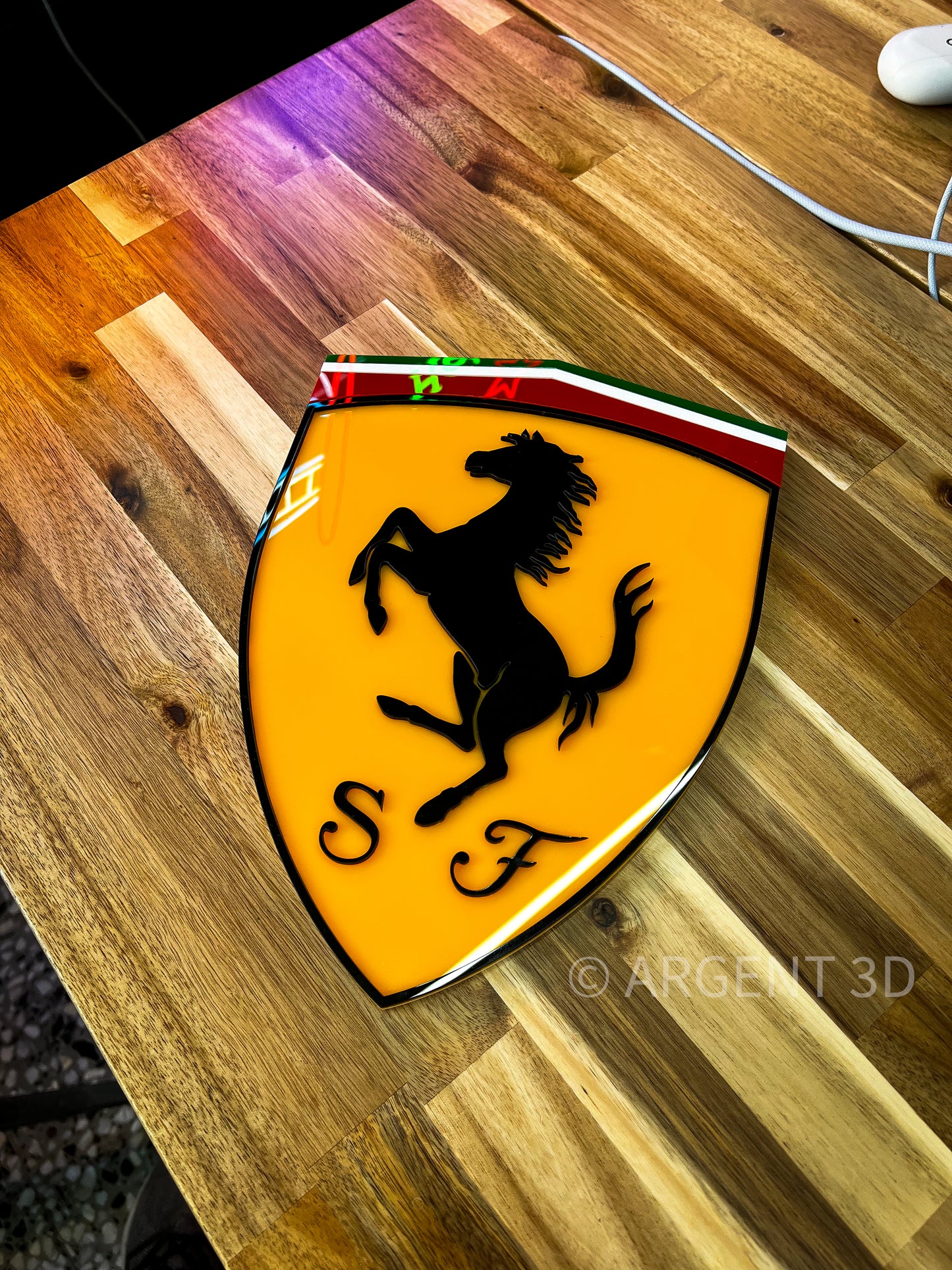 Rótulo Ferrari Metacrilato