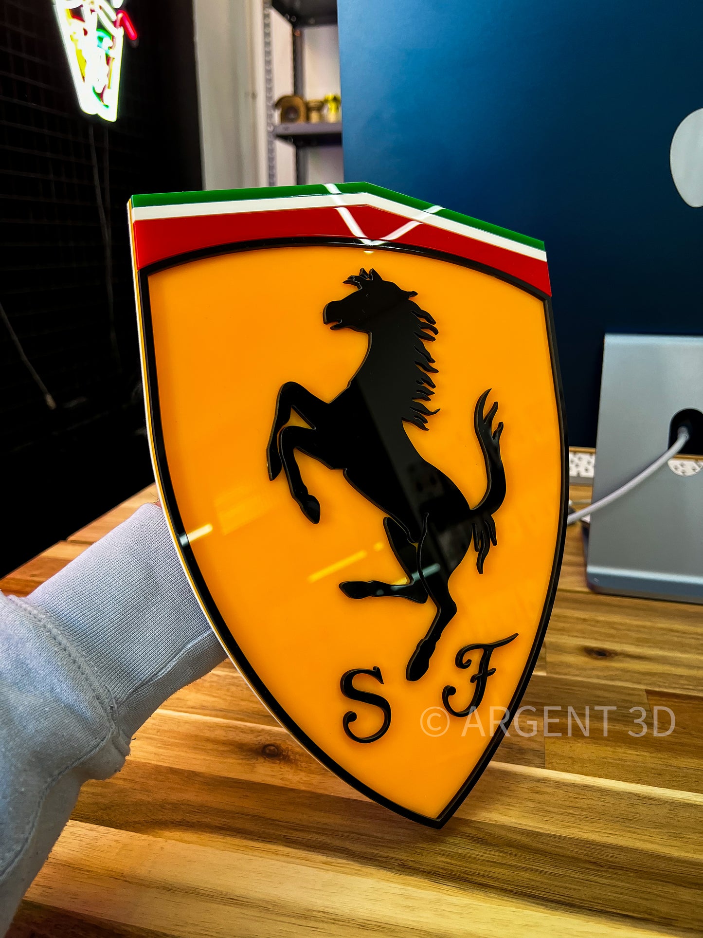 Rótulo Ferrari Metacrilato