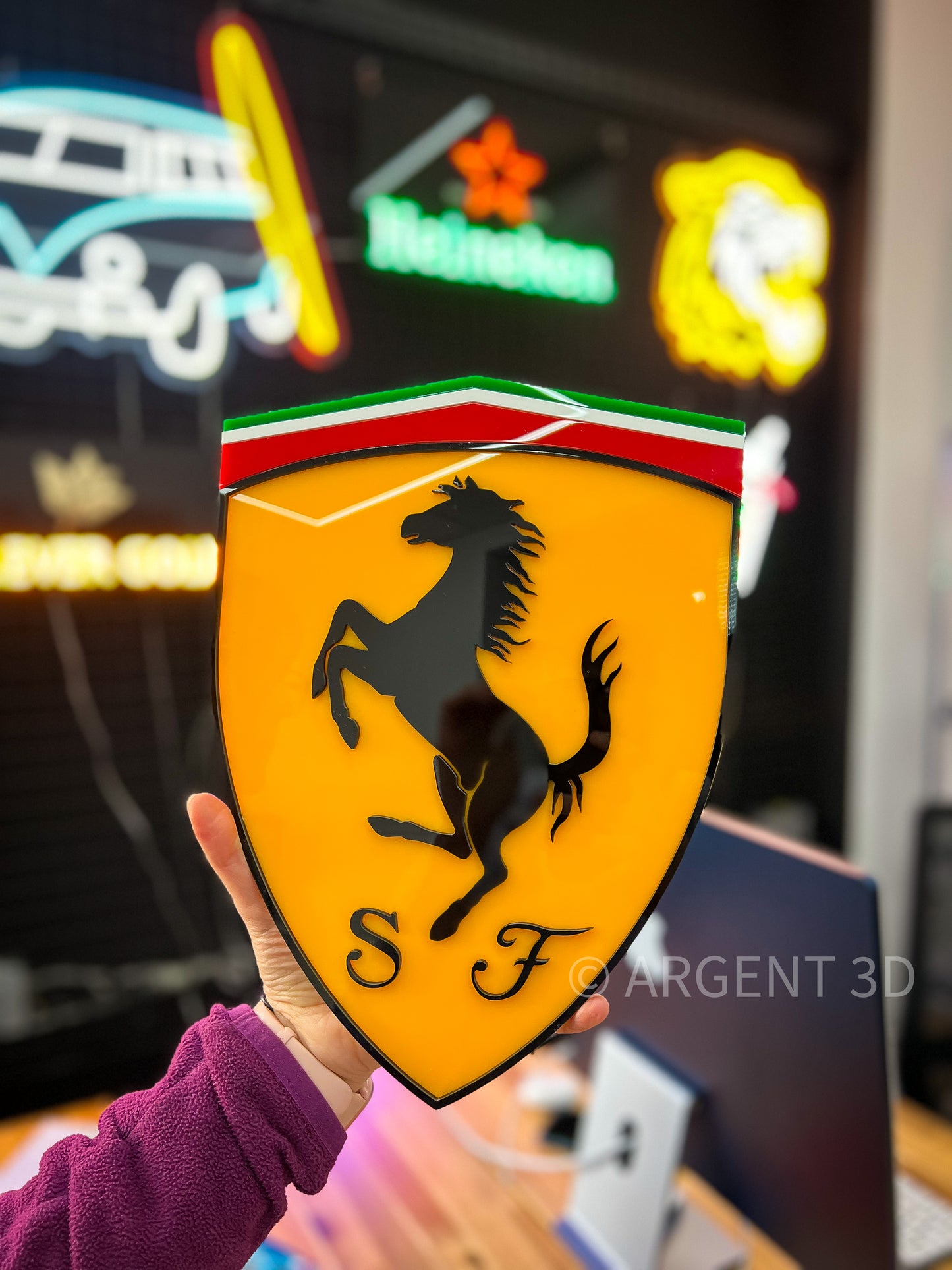 Rótulo Ferrari Metacrilato