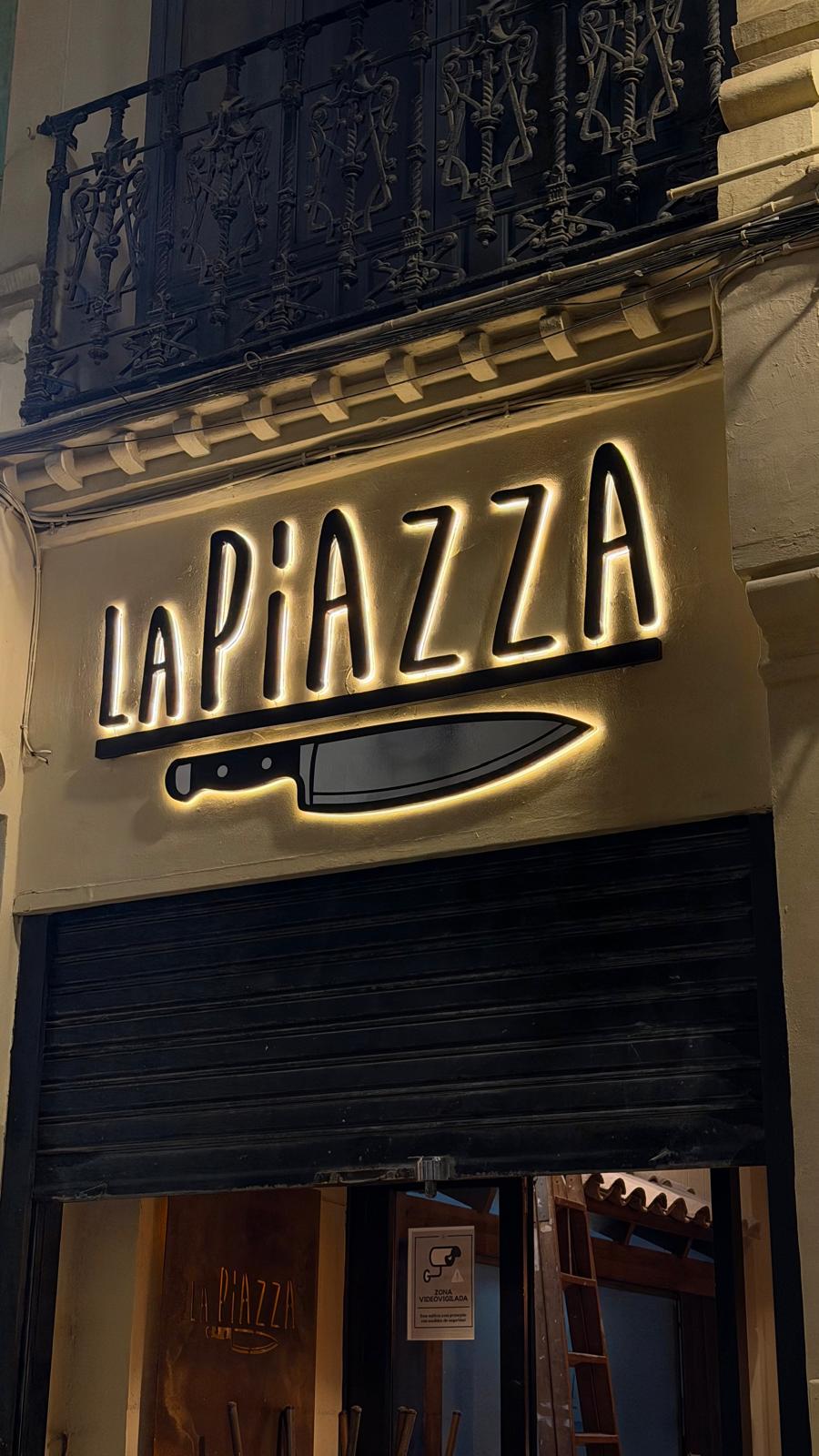 Rótulo fabricado para La Piazza